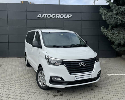 Белый Хендай Гранд Старекс, объемом двигателя 2.5 л и пробегом 70 тыс. км за 31500 $, фото 1 на Automoto.ua