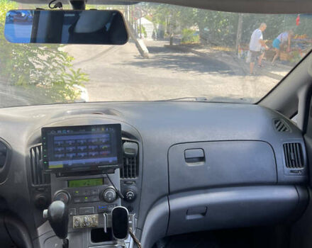 Серый Хендай Гранд Старекс, объемом двигателя 2.5 л и пробегом 277 тыс. км за 7500 $, фото 4 на Automoto.ua