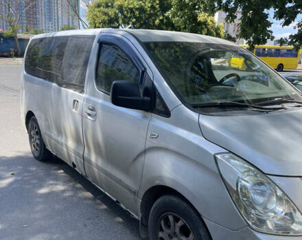 Серый Хендай Гранд Старекс, объемом двигателя 2.5 л и пробегом 277 тыс. км за 7500 $, фото 1 на Automoto.ua