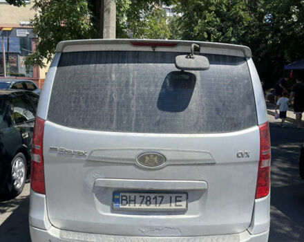 Серый Хендай Гранд Старекс, объемом двигателя 2.5 л и пробегом 277 тыс. км за 7500 $, фото 2 на Automoto.ua