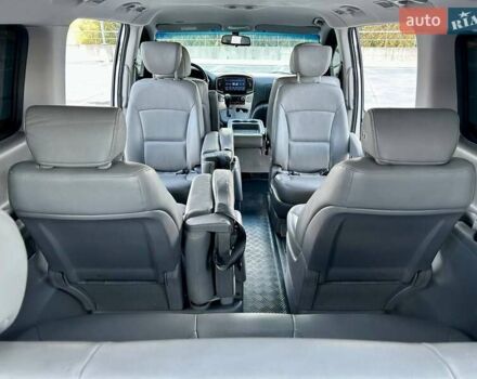 Сірий Хендай Гранд Старекс, об'ємом двигуна 2.5 л та пробігом 161 тис. км за 21900 $, фото 115 на Automoto.ua