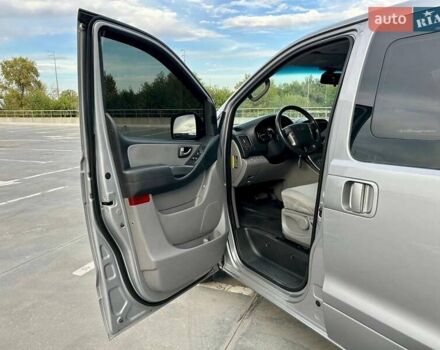 Сірий Хендай Гранд Старекс, об'ємом двигуна 2.5 л та пробігом 161 тис. км за 21900 $, фото 30 на Automoto.ua