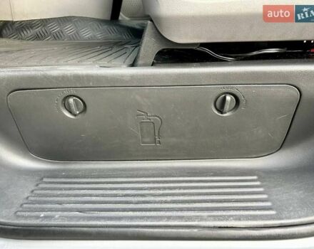 Сірий Хендай Гранд Старекс, об'ємом двигуна 2.5 л та пробігом 161 тис. км за 21900 $, фото 29 на Automoto.ua