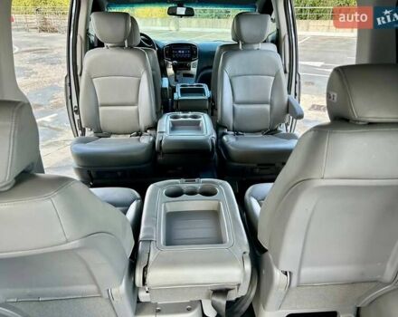 Сірий Хендай Гранд Старекс, об'ємом двигуна 2.5 л та пробігом 161 тис. км за 21900 $, фото 92 на Automoto.ua