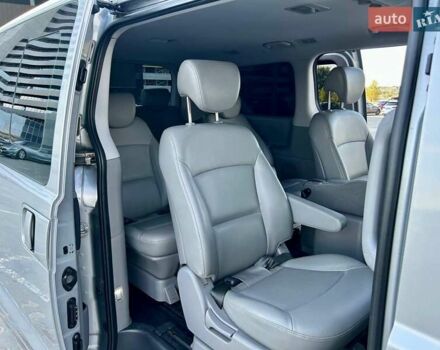 Сірий Хендай Гранд Старекс, об'ємом двигуна 2.5 л та пробігом 161 тис. км за 21900 $, фото 95 на Automoto.ua