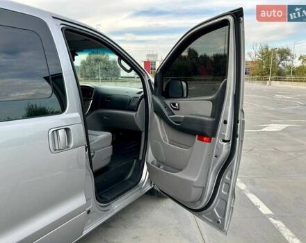 Сірий Хендай Гранд Старекс, об'ємом двигуна 2.5 л та пробігом 161 тис. км за 21900 $, фото 26 на Automoto.ua