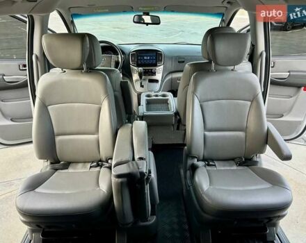Сірий Хендай Гранд Старекс, об'ємом двигуна 2.5 л та пробігом 161 тис. км за 21900 $, фото 52 на Automoto.ua