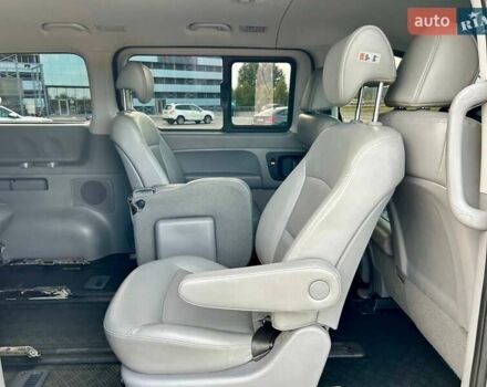 Сірий Хендай Гранд Старекс, об'ємом двигуна 2.5 л та пробігом 161 тис. км за 21900 $, фото 48 на Automoto.ua