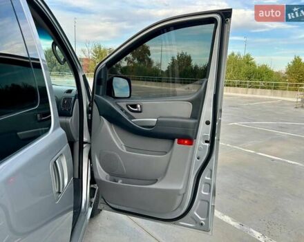 Сірий Хендай Гранд Старекс, об'ємом двигуна 2.5 л та пробігом 161 тис. км за 21900 $, фото 31 на Automoto.ua