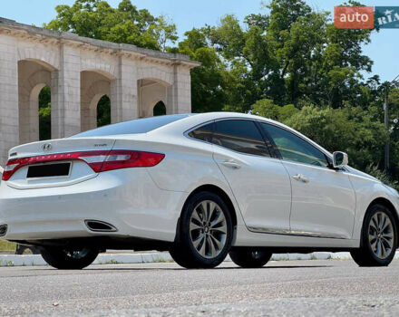 Белый Хендай Грандер, объемом двигателя 3 л и пробегом 150 тыс. км за 16000 $, фото 3 на Automoto.ua