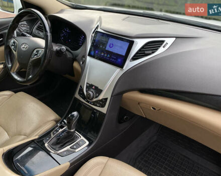 Білий Хендай Грандер, об'ємом двигуна 3 л та пробігом 115 тис. км за 11100 $, фото 16 на Automoto.ua