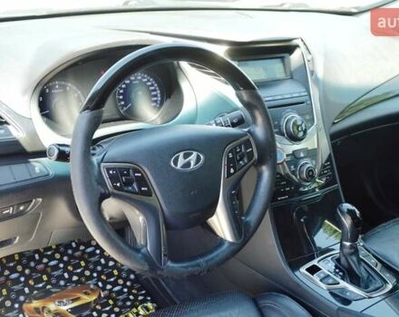 Білий Хендай Грандер, об'ємом двигуна 3 л та пробігом 130 тис. км за 10900 $, фото 18 на Automoto.ua