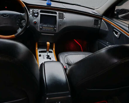 Черный Хендай Грандер, объемом двигателя 3.34 л и пробегом 240 тыс. км за 5500 $, фото 9 на Automoto.ua