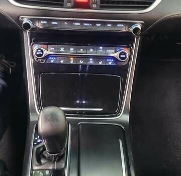 Черный Хендай Грандер, объемом двигателя 3 л и пробегом 230 тыс. км за 17500 $, фото 3 на Automoto.ua