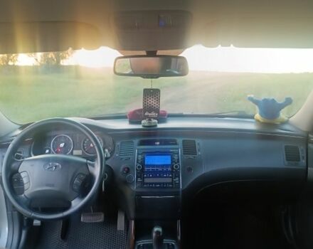 Серый Хендай Грандер, объемом двигателя 2.7 л и пробегом 280 тыс. км за 6700 $, фото 3 на Automoto.ua