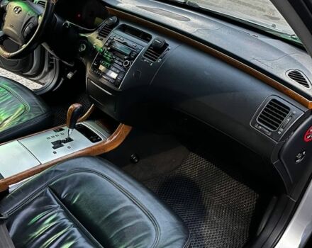 Серый Хендай Грандер, объемом двигателя 3.3 л и пробегом 200 тыс. км за 5800 $, фото 4 на Automoto.ua