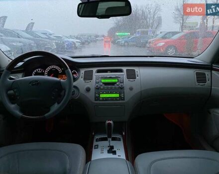 Сірий Хендай Грандер, об'ємом двигуна 3.34 л та пробігом 237 тис. км за 6490 $, фото 43 на Automoto.ua