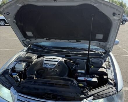 Серый Хендай Грандер, объемом двигателя 3.3 л и пробегом 250 тыс. км за 4999 $, фото 2 на Automoto.ua