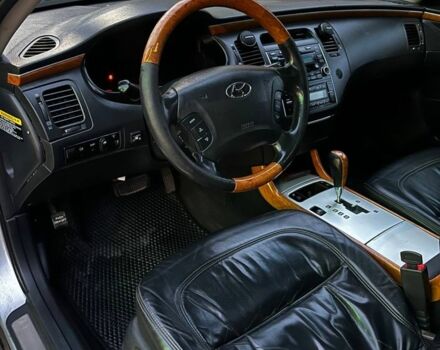 Серый Хендай Грандер, объемом двигателя 3.3 л и пробегом 200 тыс. км за 5800 $, фото 3 на Automoto.ua