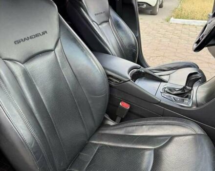 Сірий Хендай Грандер, об'ємом двигуна 3 л та пробігом 263 тис. км за 10500 $, фото 12 на Automoto.ua