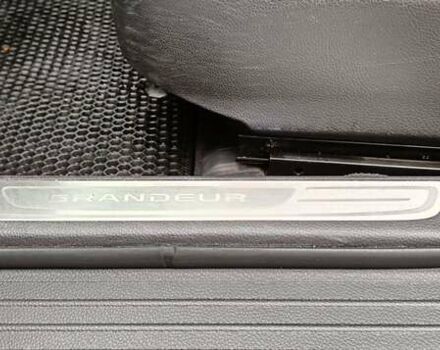 Серый Хендай Грандер, объемом двигателя 3 л и пробегом 247 тыс. км за 10700 $, фото 23 на Automoto.ua