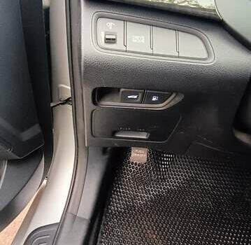 Серый Хендай Грандер, объемом двигателя 3 л и пробегом 247 тыс. км за 10700 $, фото 30 на Automoto.ua