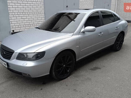 Хендай Грандер 2007 у Києві на Automoto.ua Сірий Хендай Грандер, об'ємом двигуна 3.3 л та пробігом 230 тис. км за 7400 $, фото 1 на Automoto.ua