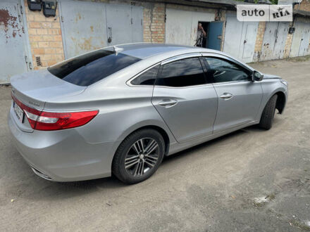 Хендай Грандер 2013 у Києві на Automoto.ua Сірий Хендай Грандер, об'ємом двигуна 3 л та пробігом 370 тис. км за 11800 $, фото 1 на Automoto.ua
