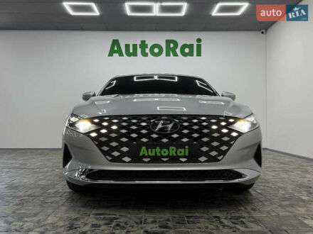 Сірий Хендай Грандер, об'ємом двигуна 3 л та пробігом 19 тис. км за 26900 $, фото 1 на Automoto.ua