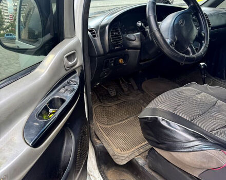 Белый Хендай Н 100 груз., объемом двигателя 2.4 л и пробегом 1000 тыс. км за 4400 $, фото 6 на Automoto.ua