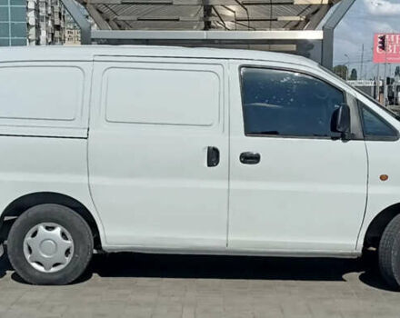 Белый Хендай Н 200, объемом двигателя 2.5 л и пробегом 430 тыс. км за 2500 $, фото 4 на Automoto.ua