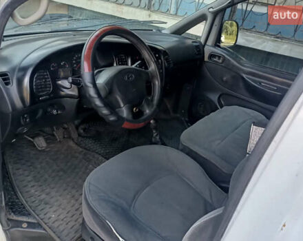 Белый Хендай Н 200, объемом двигателя 2.5 л и пробегом 430 тыс. км за 2500 $, фото 16 на Automoto.ua