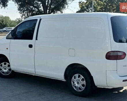 Белый Хендай Н 200, объемом двигателя 2.5 л и пробегом 430 тыс. км за 2500 $, фото 1 на Automoto.ua