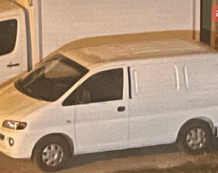 Белый Хендай Н 200, объемом двигателя 2.5 л и пробегом 430 тыс. км за 2500 $, фото 7 на Automoto.ua