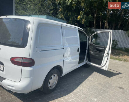 Белый Хендай Н 200, объемом двигателя 2.5 л и пробегом 430 тыс. км за 2500 $, фото 9 на Automoto.ua