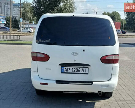 Белый Хендай Н 200, объемом двигателя 2.5 л и пробегом 430 тыс. км за 2500 $, фото 2 на Automoto.ua