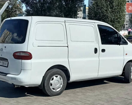 Белый Хендай Н 200, объемом двигателя 2.5 л и пробегом 430 тыс. км за 2500 $, фото 3 на Automoto.ua