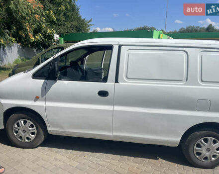 Белый Хендай Н 200, объемом двигателя 2.5 л и пробегом 430 тыс. км за 2500 $, фото 8 на Automoto.ua