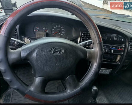 Белый Хендай Н 200, объемом двигателя 2.5 л и пробегом 430 тыс. км за 2500 $, фото 15 на Automoto.ua