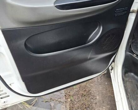 Белый Хендай Н 200, объемом двигателя 2.48 л и пробегом 348 тыс. км за 4500 $, фото 16 на Automoto.ua