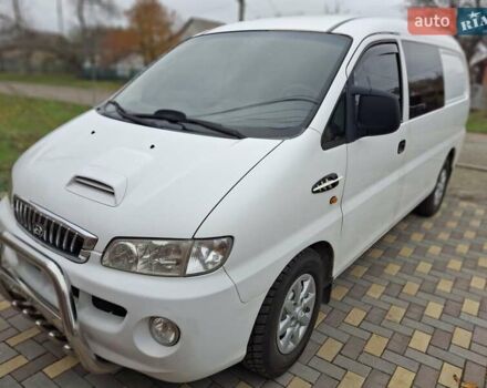 Белый Хендай Н 200, объемом двигателя 2.48 л и пробегом 348 тыс. км за 4500 $, фото 7 на Automoto.ua