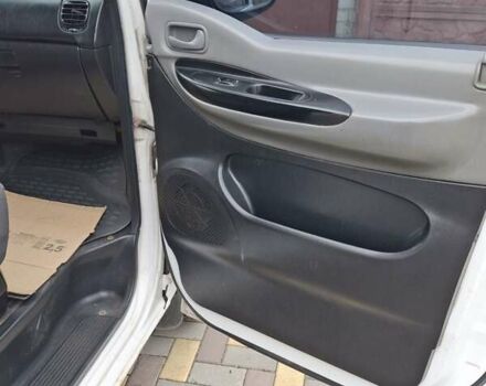 Белый Хендай Н 200, объемом двигателя 2.48 л и пробегом 348 тыс. км за 4500 $, фото 18 на Automoto.ua