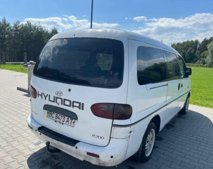 Белый Хендай Н 200, объемом двигателя 2.5 л и пробегом 355 тыс. км за 2000 $, фото 5 на Automoto.ua