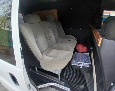 Белый Хендай Н 200, объемом двигателя 2.5 л и пробегом 300 тыс. км за 3299 $, фото 8 на Automoto.ua