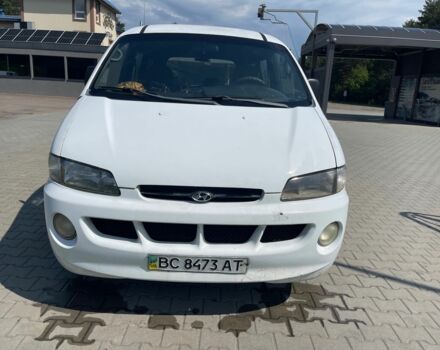 Белый Хендай Н 200, объемом двигателя 2.5 л и пробегом 355 тыс. км за 2000 $, фото 2 на Automoto.ua