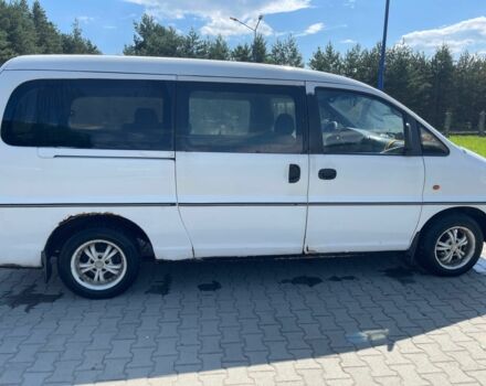 Белый Хендай Н 200, объемом двигателя 2.5 л и пробегом 355 тыс. км за 2000 $, фото 4 на Automoto.ua