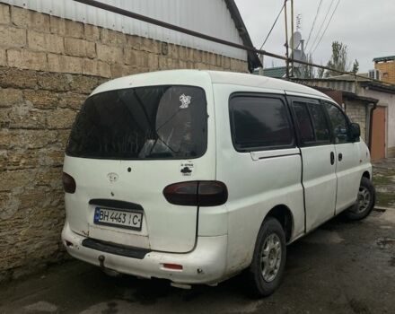 Белый Хендай Н 200, объемом двигателя 2.5 л и пробегом 780 тыс. км за 3550 $, фото 2 на Automoto.ua