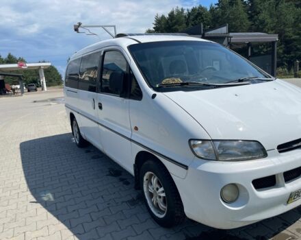 Белый Хендай Н 200, объемом двигателя 2.5 л и пробегом 355 тыс. км за 2000 $, фото 3 на Automoto.ua