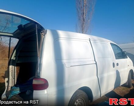 Білий Хендай Н 200, об'ємом двигуна 2.5 л та пробігом 350 тис. км за 2700 $, фото 3 на Automoto.ua