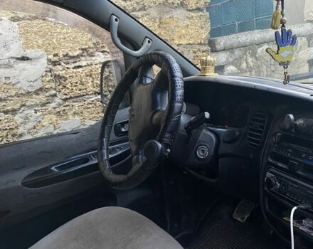Белый Хендай Н 200, объемом двигателя 2.5 л и пробегом 780 тыс. км за 3550 $, фото 4 на Automoto.ua